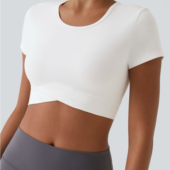 Crossover Hem Cropped Sports Top - Picture 2 of 4